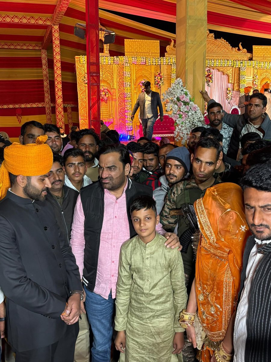 hanumanbeniwal's tweet image. कल देर शाम डीडवाना - कुचामन जिले के ग्राम लिचाना में श्री नानुराम (सरपंच),श्री दुलाराम,श्री चैनाराम चौधरी के परिवार में आयोजित वैवाहिक कार्यक्रम में सम्मिलित हुआ |