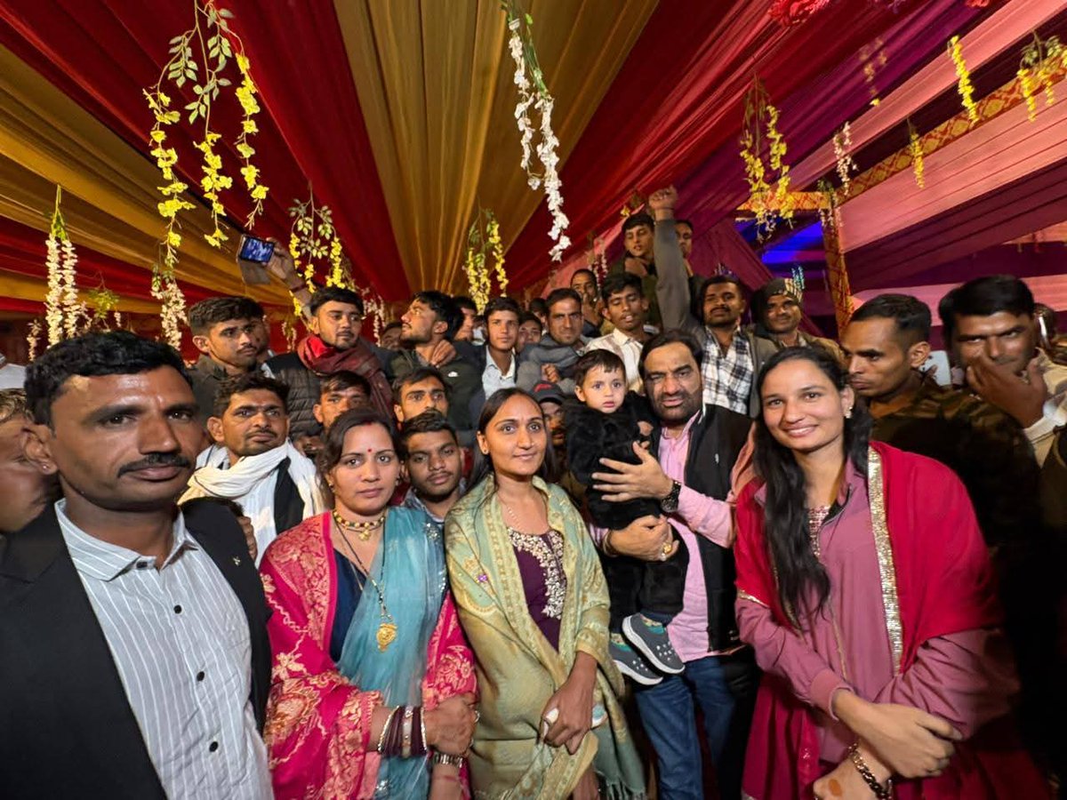 hanumanbeniwal's tweet image. कल देर शाम डीडवाना - कुचामन जिले के ग्राम लिचाना में श्री नानुराम (सरपंच),श्री दुलाराम,श्री चैनाराम चौधरी के परिवार में आयोजित वैवाहिक कार्यक्रम में सम्मिलित हुआ |