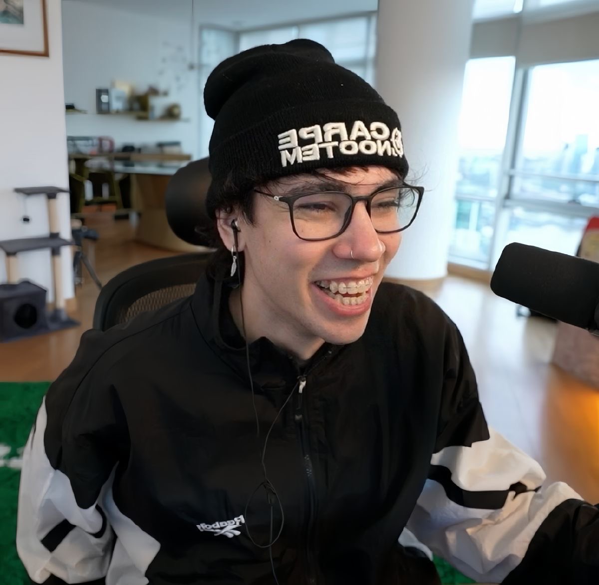 codeinwee's tweet image. soy la única q le encantaba spreen con brackets?