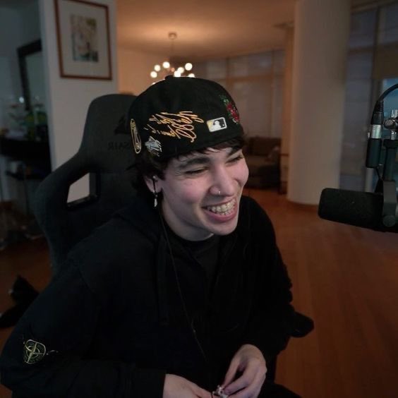 codeinwee's tweet image. soy la única q le encantaba spreen con brackets?