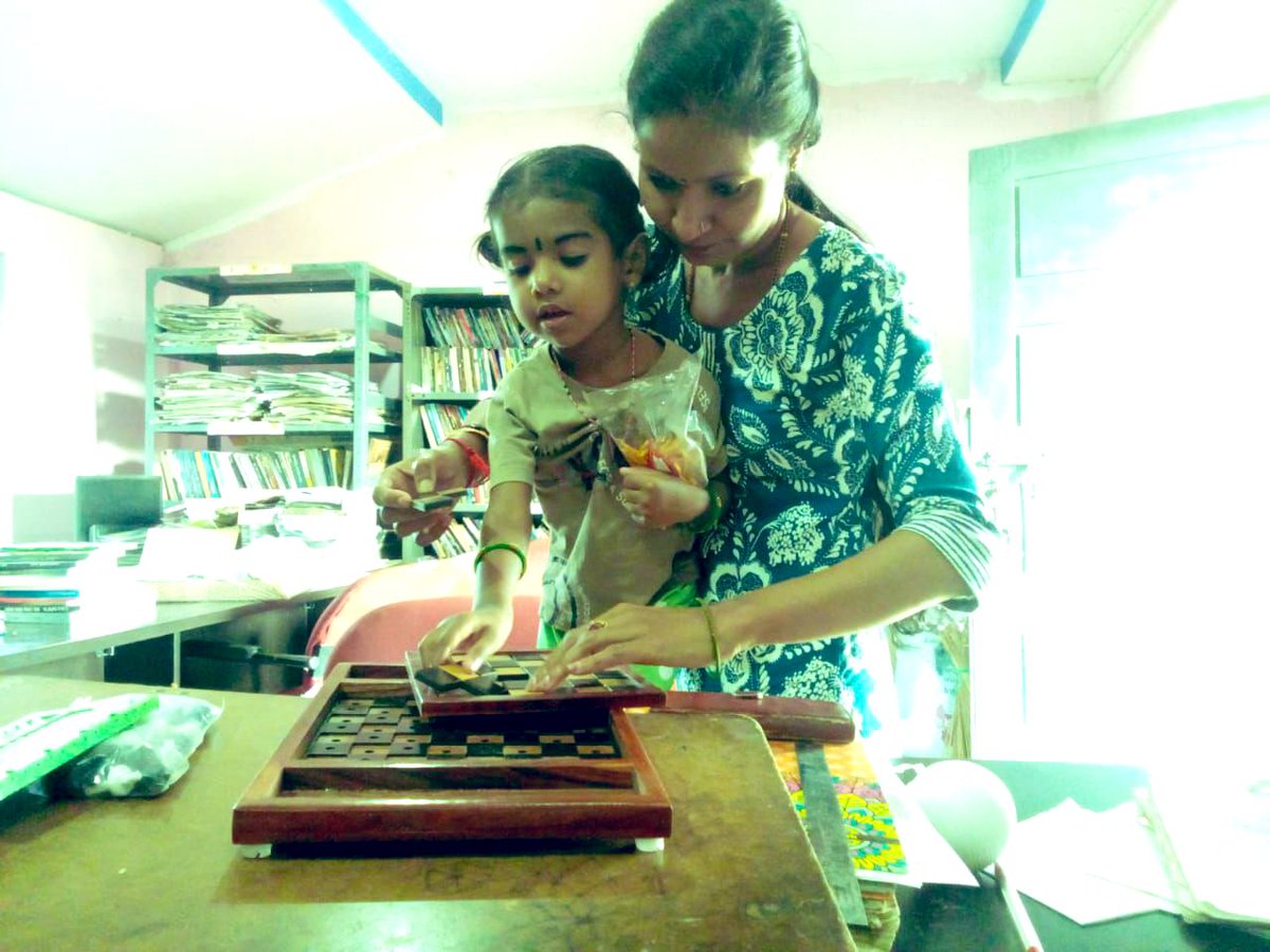 readingkafka's tweet image. “Now and then it&apos;s good to pause in our pursuit of happiness and just be happy.” - Apollinaire. 

Family moments in Karnataka’s rural public libraries: parents, family members, siblings, with kids. Learning is a fun journey. Travel together. 🌷🌿📚🕊️
#ruralpubliclibraries