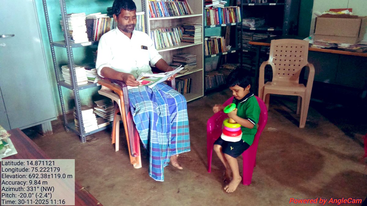 readingkafka's tweet image. “Now and then it&apos;s good to pause in our pursuit of happiness and just be happy.” - Apollinaire. 

Family moments in Karnataka’s rural public libraries: parents, family members, siblings, with kids. Learning is a fun journey. Travel together. 🌷🌿📚🕊️
#ruralpubliclibraries