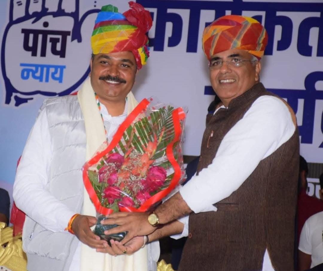 राजस्थान विधानसभा के नेता प्रतिपक्ष एवं अलवर ग्रामीण विधायक श्री टीकाराम जूली जी को जन्मदिवस की हार्दिक शुभकामनाएं।

ईश्वर से प्रार्थना है कि वे आपको उत्तम स्वास्थ्य, दीर्घायु एवं सुख-समृद्धि का आशीर्वाद प्रदान करें।
<a href="/TikaRamJullyINC/">Tika Ram Jully</a>