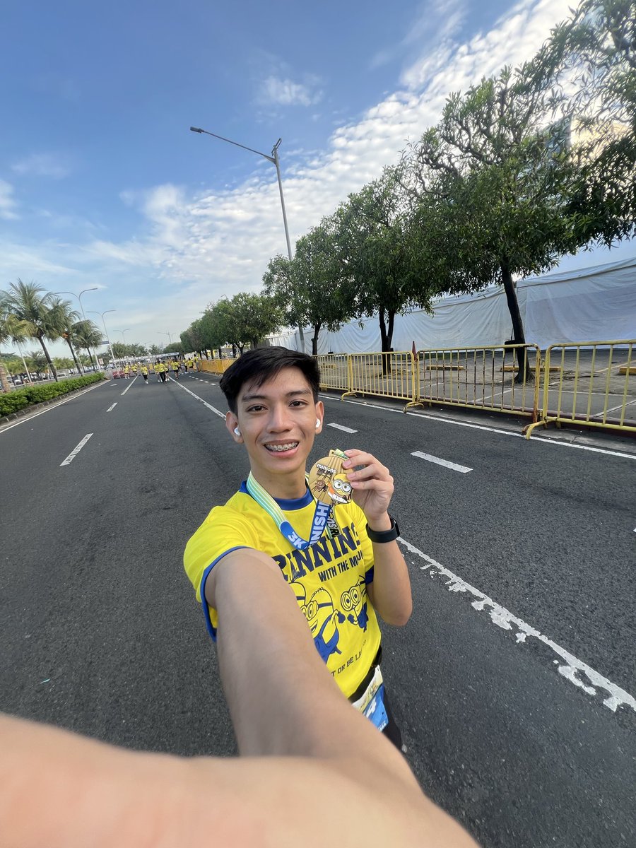 Prince_Jayrus's tweet photo. Minion run https://t.co/FKRz6Tkdla