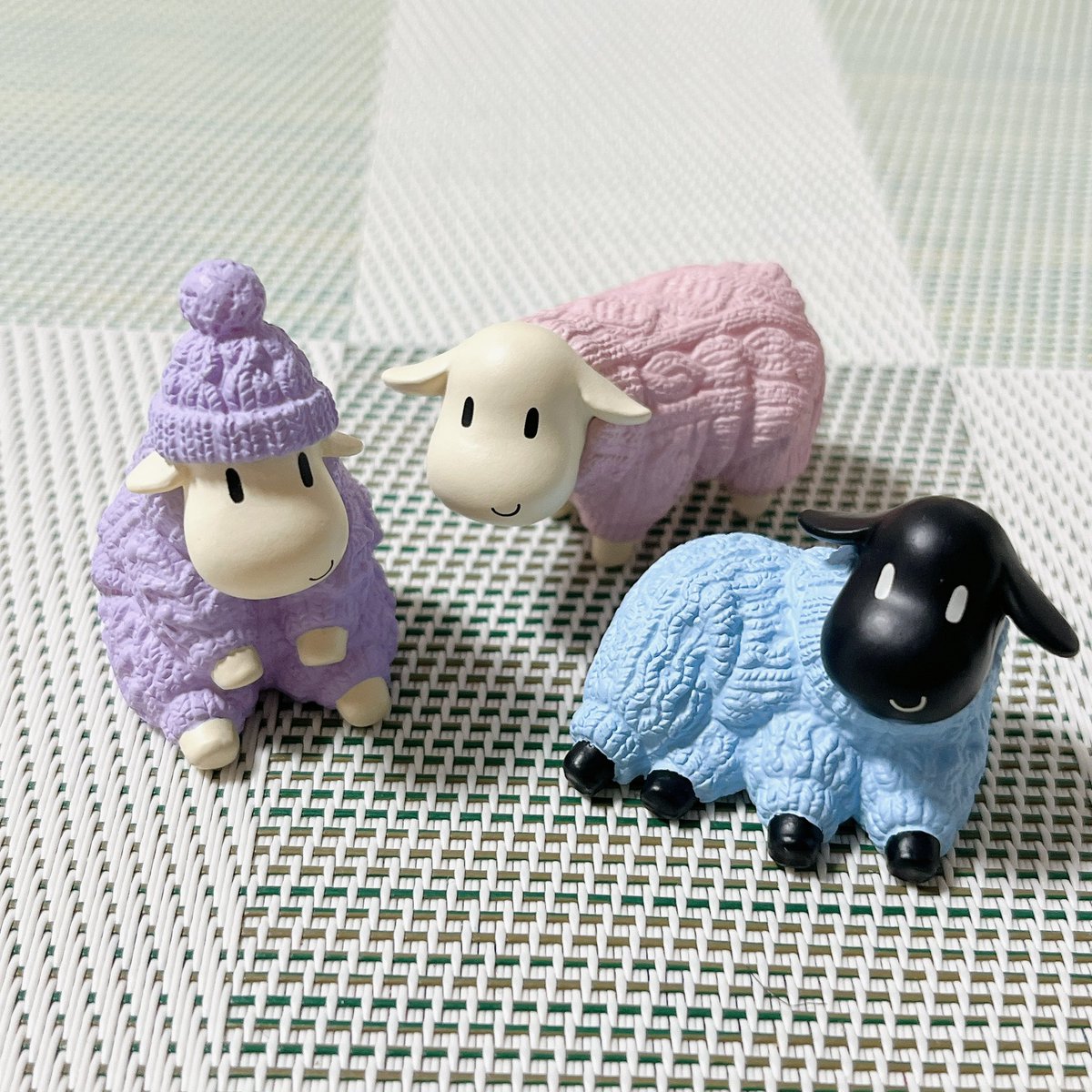 ヒツジニット見つけて回してきた🐑 かわいいし模様がちゃんとしてて