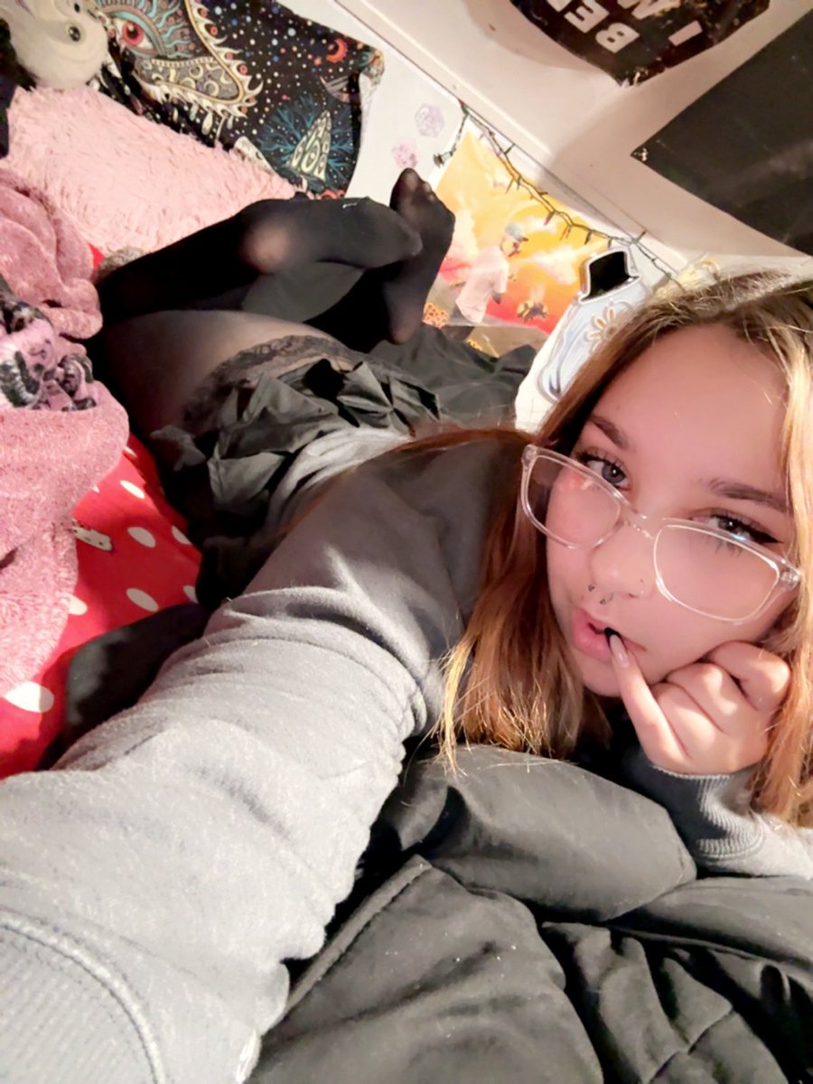 send4rylee's tweet image. How badly do you want my attention? Show me with your wallet.🌀

findom femdom drain whalesub