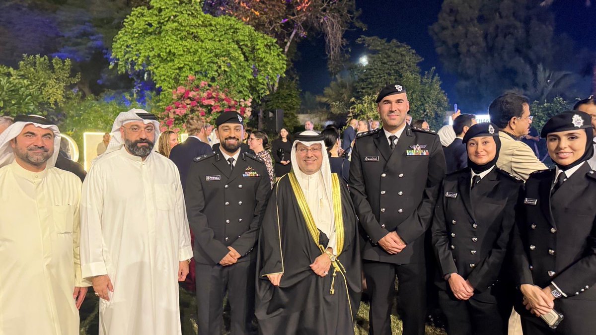 BahrainEmbKW's tweet image. حضر سعادة السفير صلاح علي المالكي، سفير مملكة البحرين لدى دولة الكويت، حفل الاستقبال الذي أقامه سعادة السفير قدسي رشيد، سفير المملكة المتحدة المعين لدى دولة الكويت، بمناسبة يوم ميلاد العاهل البريطاني الملك تشالز الثالث، بحضور عدد من  المسؤولين ورؤساء البعثات الدبلوماسية المعتمدين