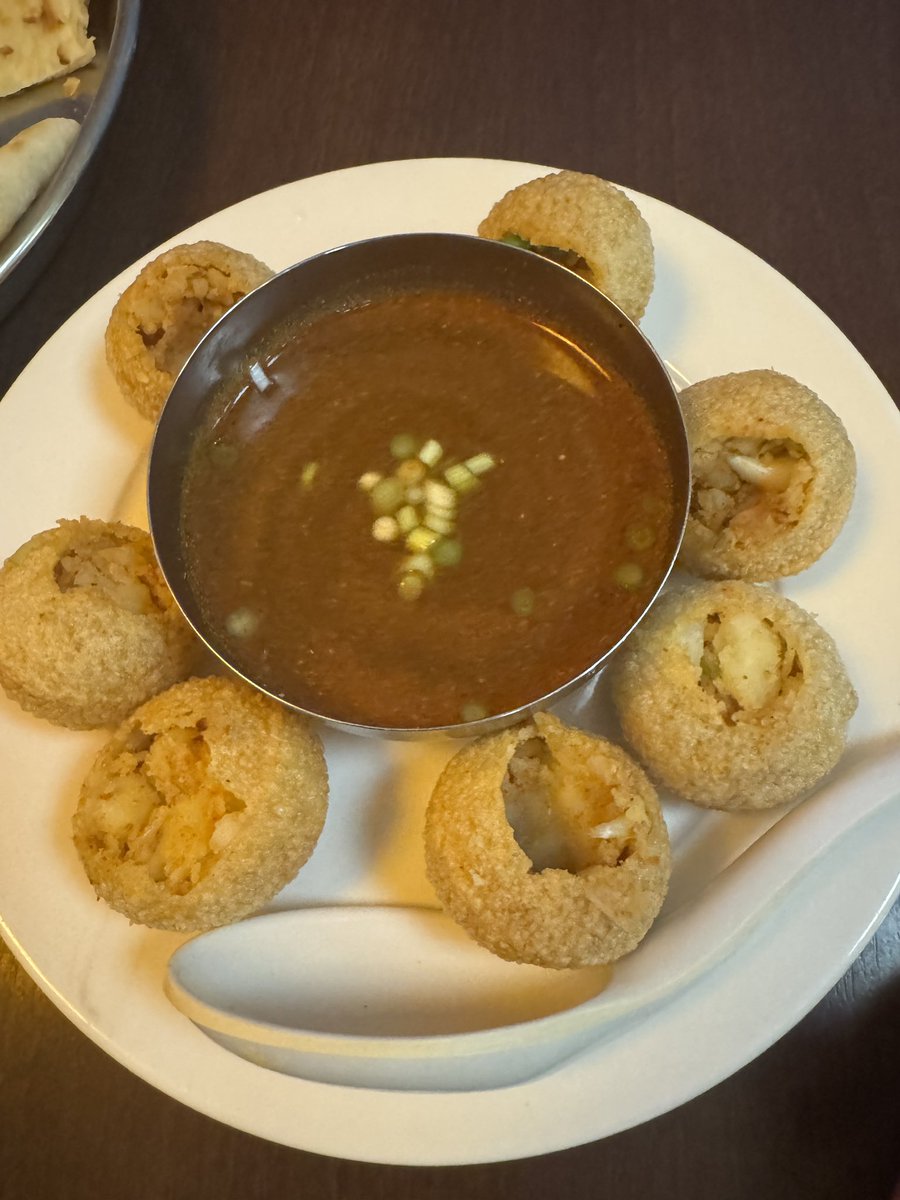 aimi様♡ありがとうございます♡ 頭に蝶々つけてもらったよ🦋 そしてお仕事で今フィリピンなう🇵🇭30度