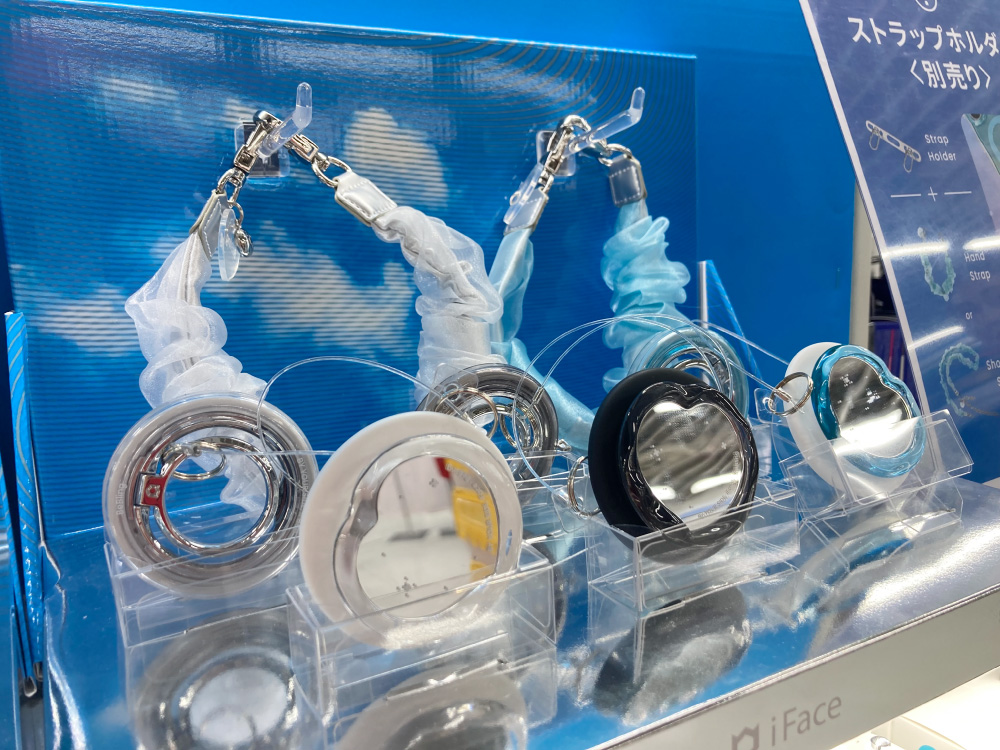 bic_kashiwa's tweet image. ビックカメラ柏店でも【3階 #携帯コーナー】に
入荷しております🔥
実際にお試しも出来ます、是非お立ち寄りください💎

#BeBling2
#iFace