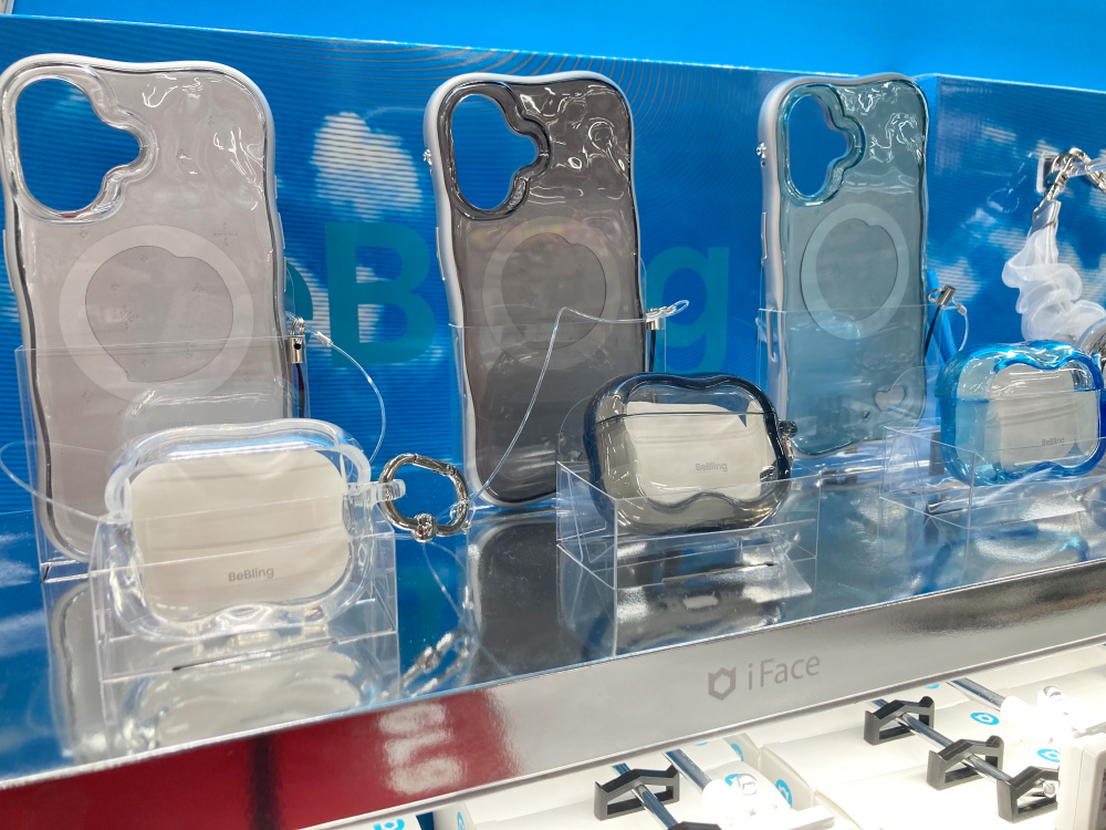 bic_kashiwa's tweet image. ビックカメラ柏店でも【3階 #携帯コーナー】に
入荷しております🔥
実際にお試しも出来ます、是非お立ち寄りください💎

#BeBling2
#iFace