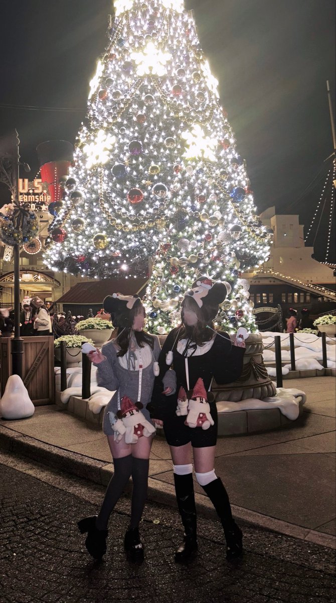 nachachuchu's tweet photo. 🩶🎄🔔🖤

 #andmary #Disney https://t.co/UJIoOgWKOB