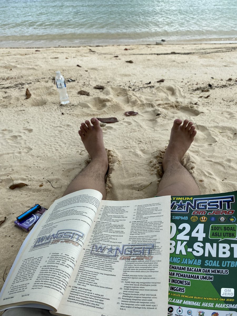 albejweld's tweet image. ain’t my favorite, but this the only book i can read 😭