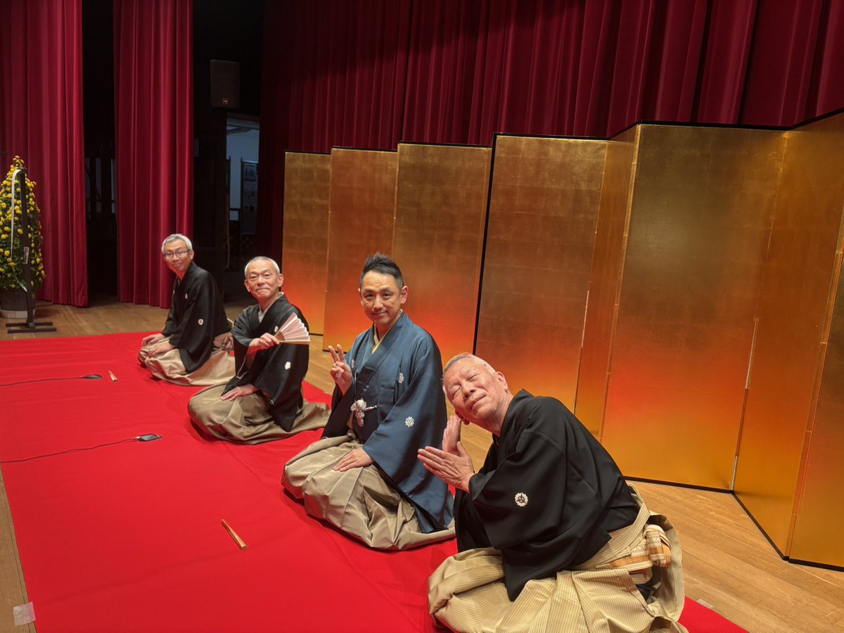 ourakugo's tweet image. 昨日は、お馴染みの芝居小屋〈ながめ余興場〉にて襲名披露。

遊雀師匠・扇辰師匠・萬橘師匠、更には太神楽曲芸の仙志郎師匠と、大好きな方々に華を添えて頂きました。

お天気も良くて、お客様方の反応も素晴らしく、最高の披露目となり、ただただ感謝。

ながめ黒子の会の皆様方、有難うございます。