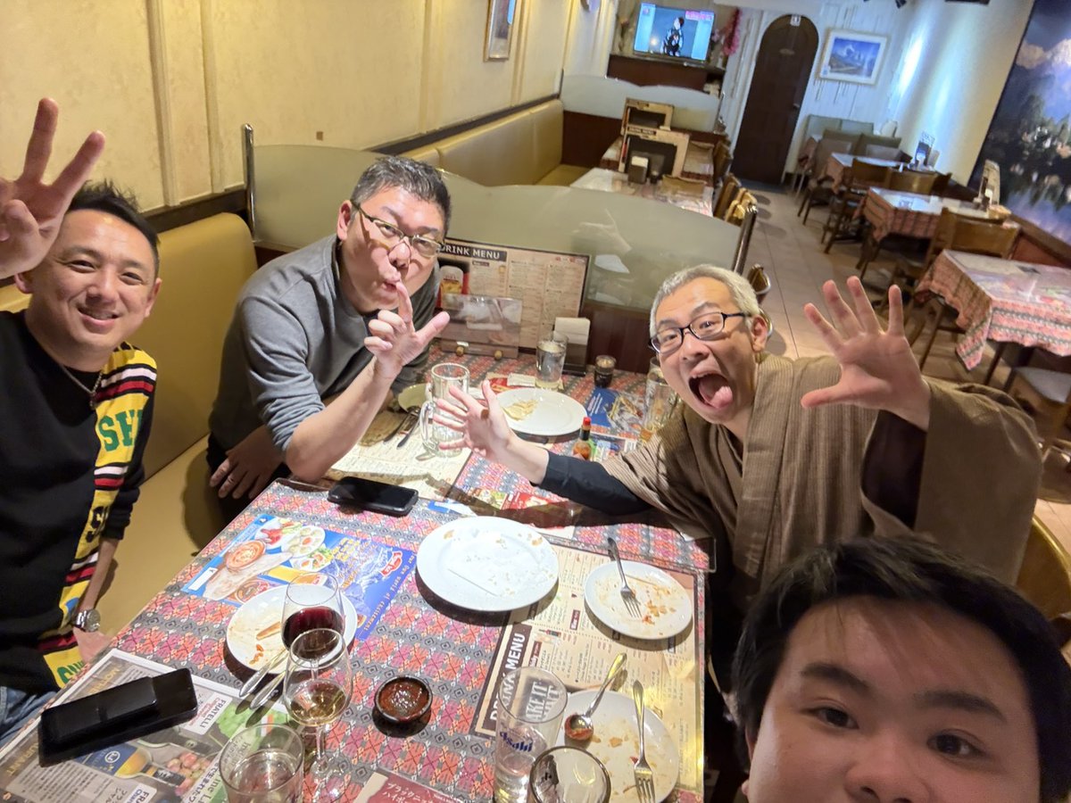 ourakugo's tweet image. 終演後、大間々で打ち上げがありまして、美味しいものをたらふく頂き、更には帰りの特急で、頂いた日本酒〈赤城山〉を呑み干し「赤城の山も今宵限り」と、云ったとか云わなかったとか。

からの帰京後、某所で呑みました。

そして私は今、木曽福島へ向かっております。

夜は町屋。頑張ってくるぜヨ。