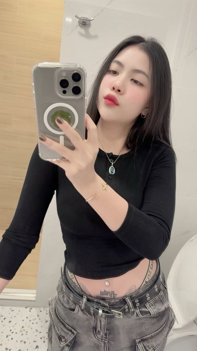 kratai_phanniph's tweet photo. เหงาไม่เข้าใจ….🖤🐰 https://t.co/lflpQrWv8F