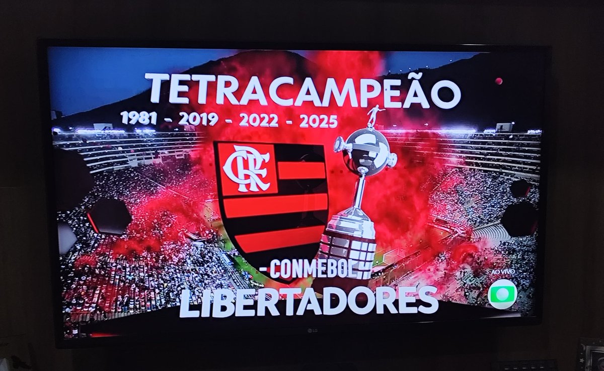 dieggomoura's tweet photo. FLAMENGO PRIMEIRO TETRACAMPEÃO!!!CARALHOOOO!!! 🔴⚫🔴⚫🔴⚫🔴⚫ https://t.co/VxSmvre6bE