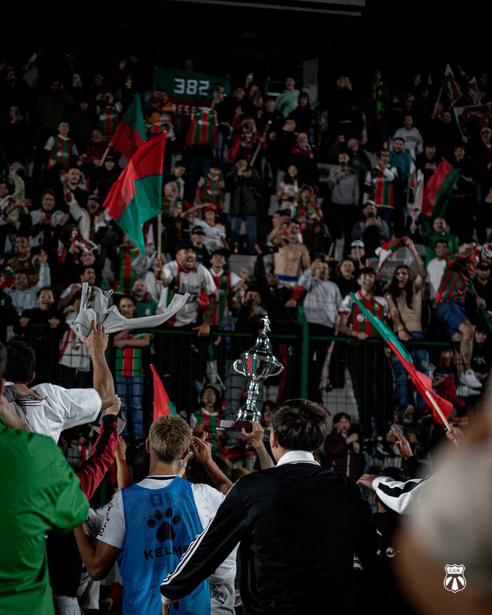 🏆 La 𝗰𝗼𝗽𝗮 al cielo 

Y el delirio del pueblo rojiverde. 

#VamosMaldonado 🟢🔴