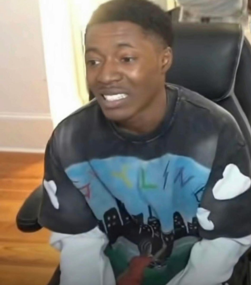 97Vercetti's tweet image. me looking at the “you don’t even care” text when I literally don’t even care fr 😭