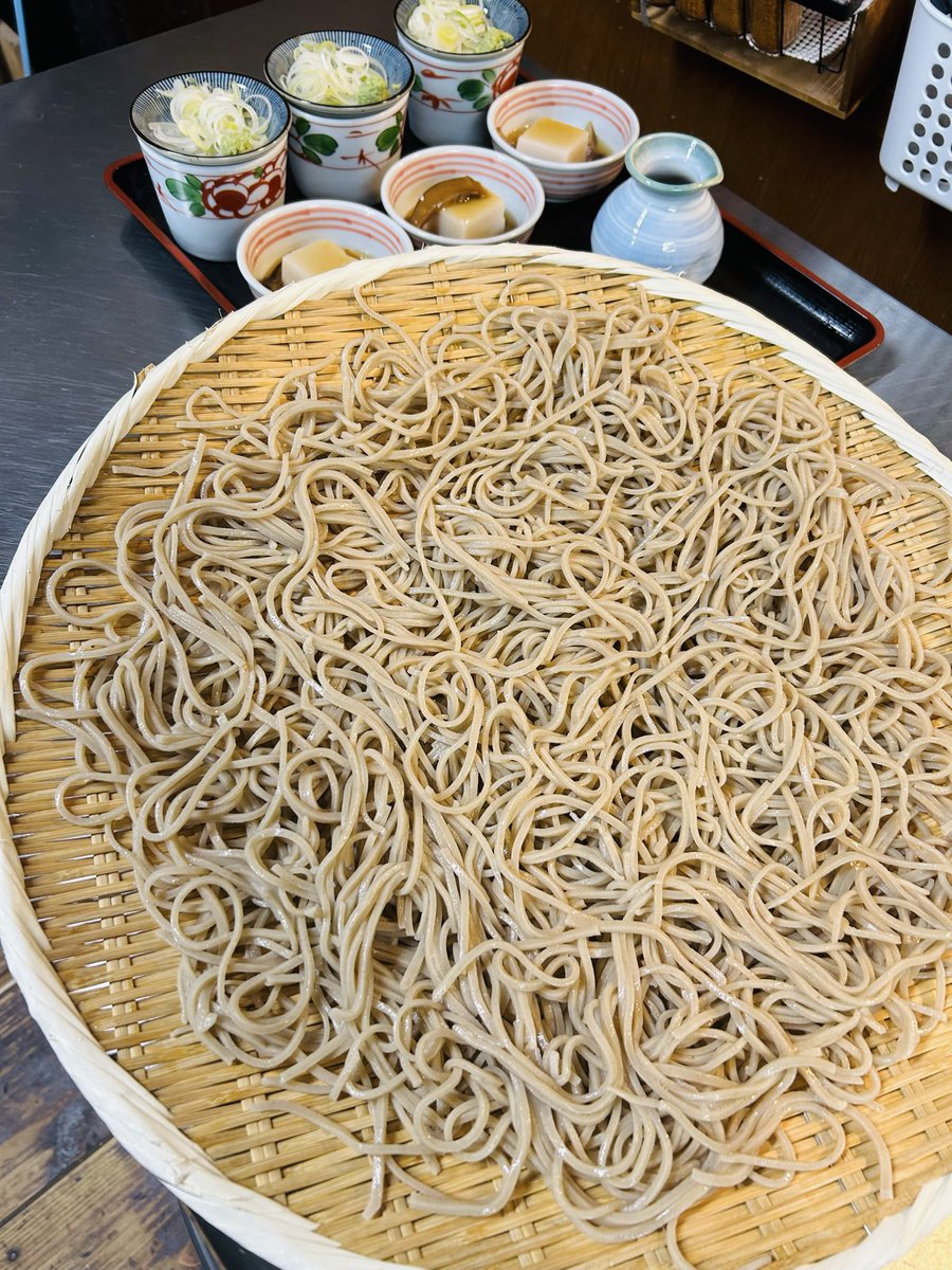 そば処 大梵字です❗️
本日、営業最終日‼️
全メニュー、香り高い新そばでのご提供😋
“ 新そば御膳” “名物大ざる” “一番人気✨天ざるそば” 等々…
準備してお待ちしております🙇🏻‍♂️❣️
本日もどうぞよろしくお願いいたします✨
＊12/1〜2026年 4/3  冬季休業です🙇🏻‍♂️
#大梵字 #十割そば #手打ち #冬季休業