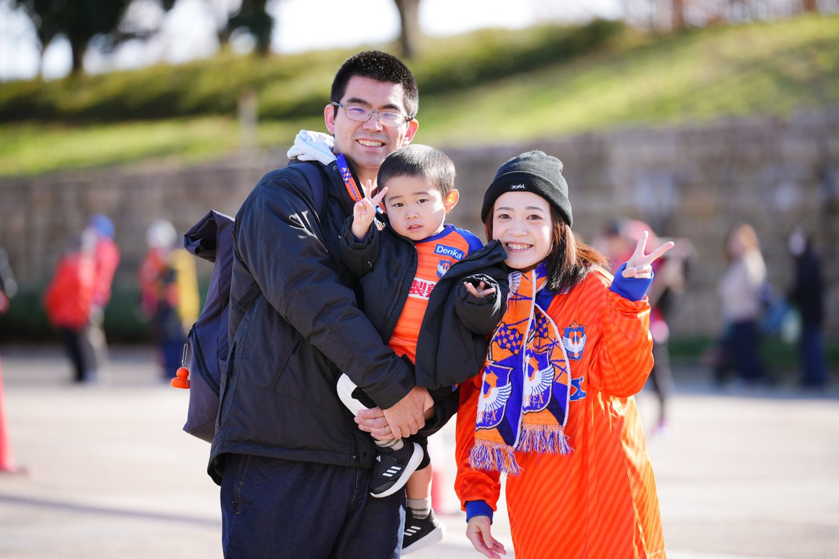 albirex_pr's tweet photo. 🧡🦢💙

キックオフまであと2⃣時間❗
#ビッグスワンスタジアム に🏟️
続々と新潟サポーターが到着しています🚃
本日もともに戦ってください🔥

🧡🦢💙

#DAZN➡️ https://t.co/TXEcE7LIeu
#albirex #アルビレックス新潟 https://t.co/OTJbdugETj