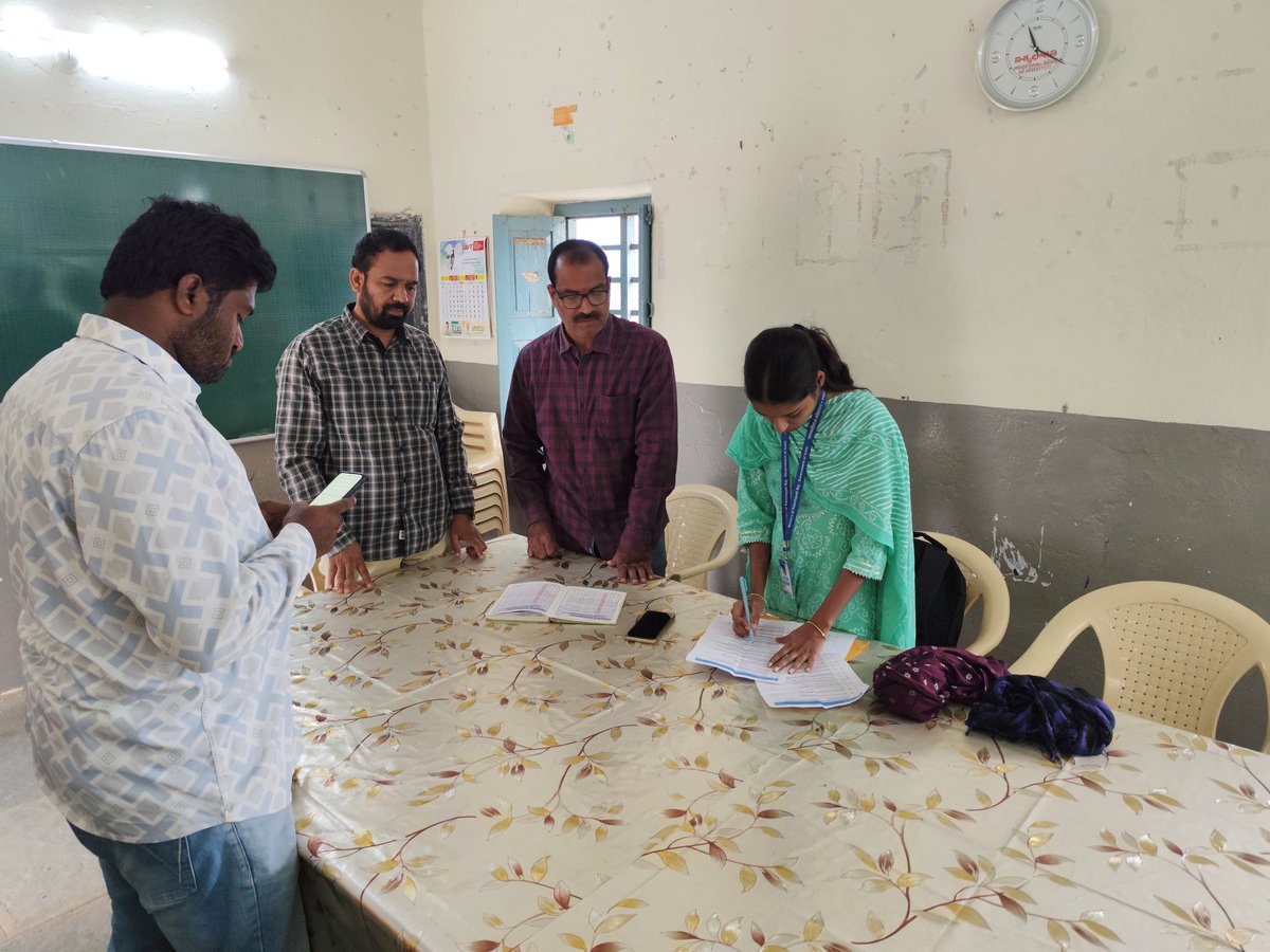 PCMGPCs's tweet image. Visited Sardarnagar GP for WFGP validation. PS cooperated, corrected DCF errors &amp;amp; shared portal issues. GP’s plastic-ban efforts were featured in a ministry film. 
— Nidhi Singh, PRA, Kadthal GP, Ranga Reddy, Telangana
 #WFGP #ModelGP #MoPR