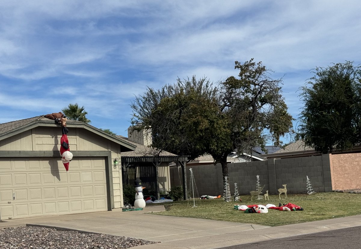 SplatFennec's tweet image. Do you ever look at a Christmas display in someone’s yard and make up a murder mystery story in your head that led to the current scene?