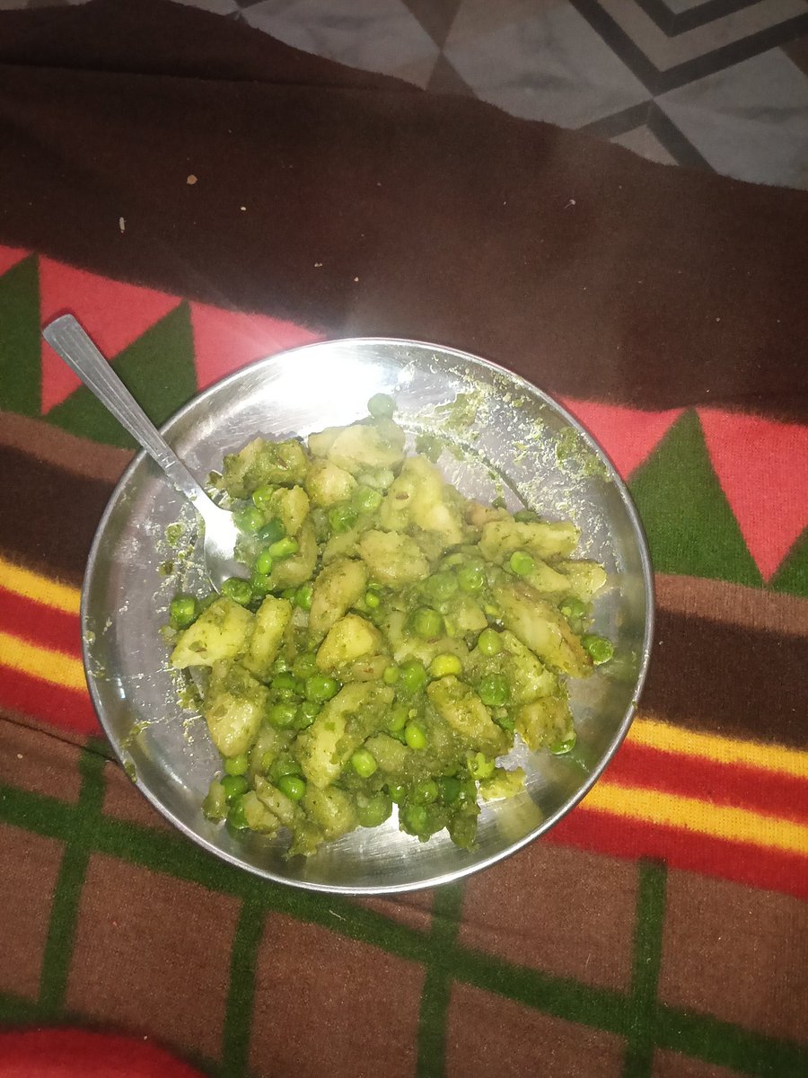 vikramveersingh's tweet image. मुझे ठंडी बहुत पसंद क्योंकि इसमें खाने को बहुत कुछ मिलता 😊