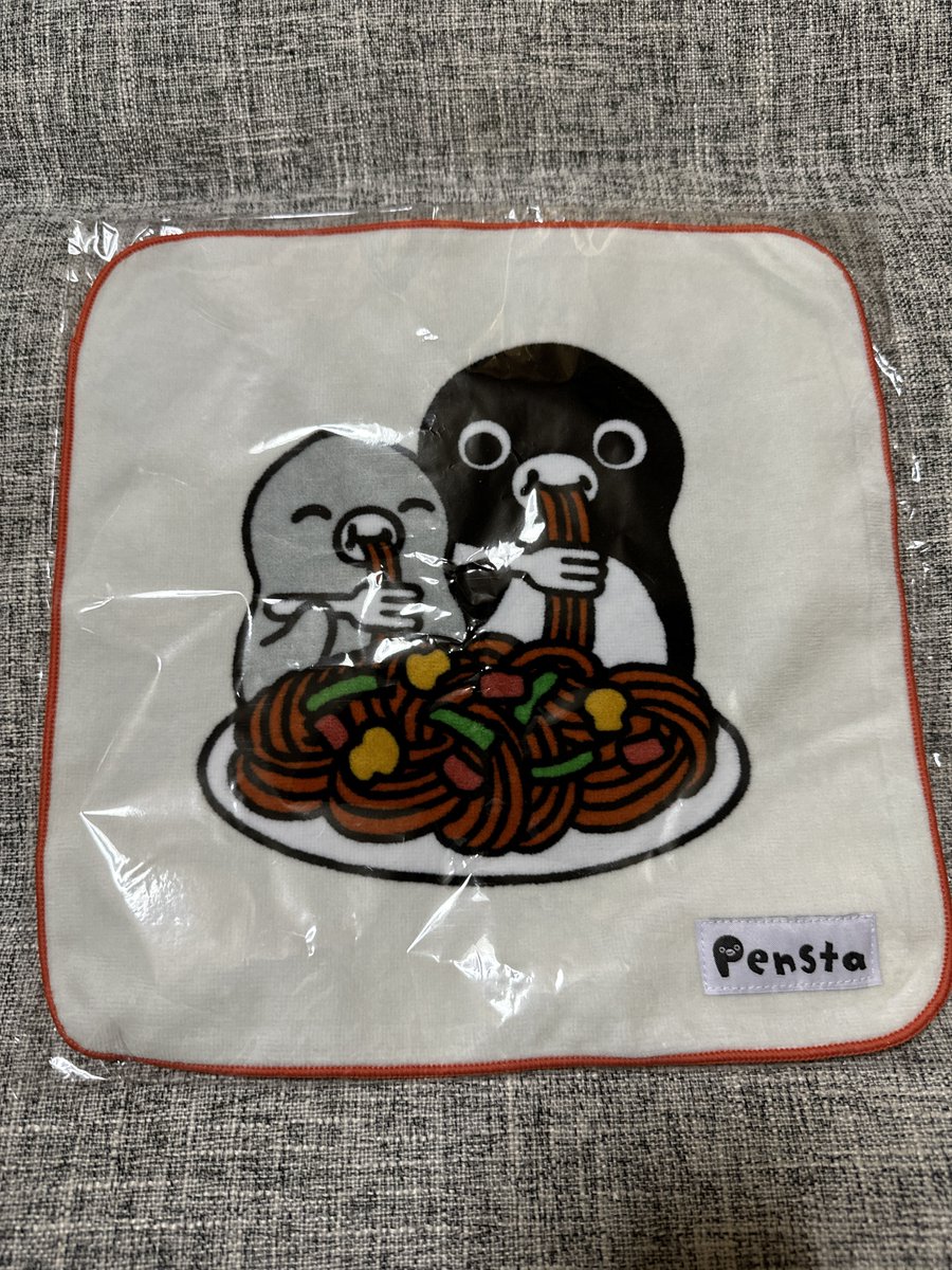 大宮駅で買ったSuicaペンギンのハンカチがかわいい。 なんで大宮って