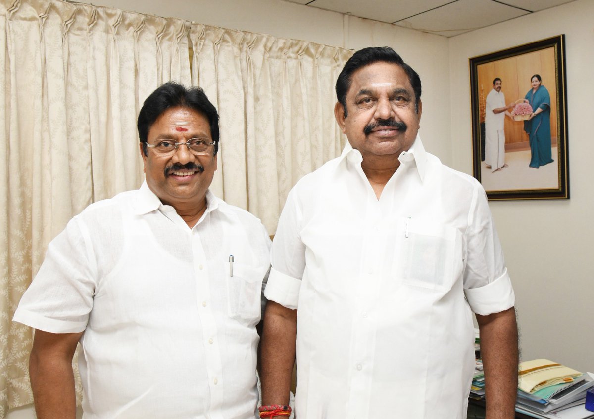 இன்று எனது பிறந்தநாளை முன்னிட்டு மாண்புமிகு கழக பொதுச்செயலாளர் தமிழ்நாடு சட்டமன்ற எதிர்க்கட்சி தலைவர் வருங்கால முதலமைச்சர் புரட்சித்தமிழர்  அண்ணன் எடப்பாடியார் <a href="/EPSTamilNadu/">Edappadi K Palaniswami-SayYEStoWomenSafety&AIADMK</a>  அவர்களை சந்தித்து வாழ்த்து பெற்ற தருணம்...

🌱🌱🌱🌱🌱🌱🌱🌱🌱
என்றும் மக்கள் பணியில் எடப்பாடியார்