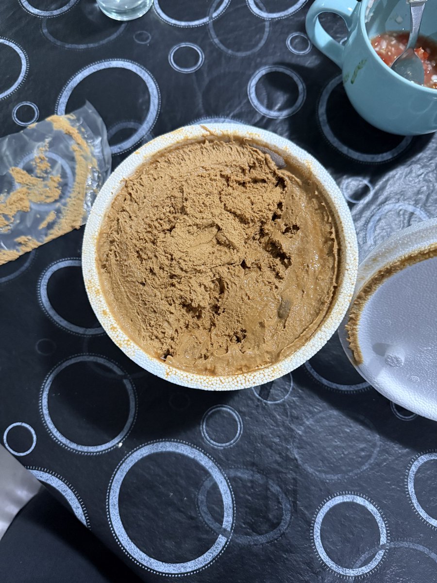 a mi hermano (13 años) le hicieron un mercado pago y lo primero que hizo fue pedir un kilo EXCLUSIVAMENTE DE DULCE DE LECHE