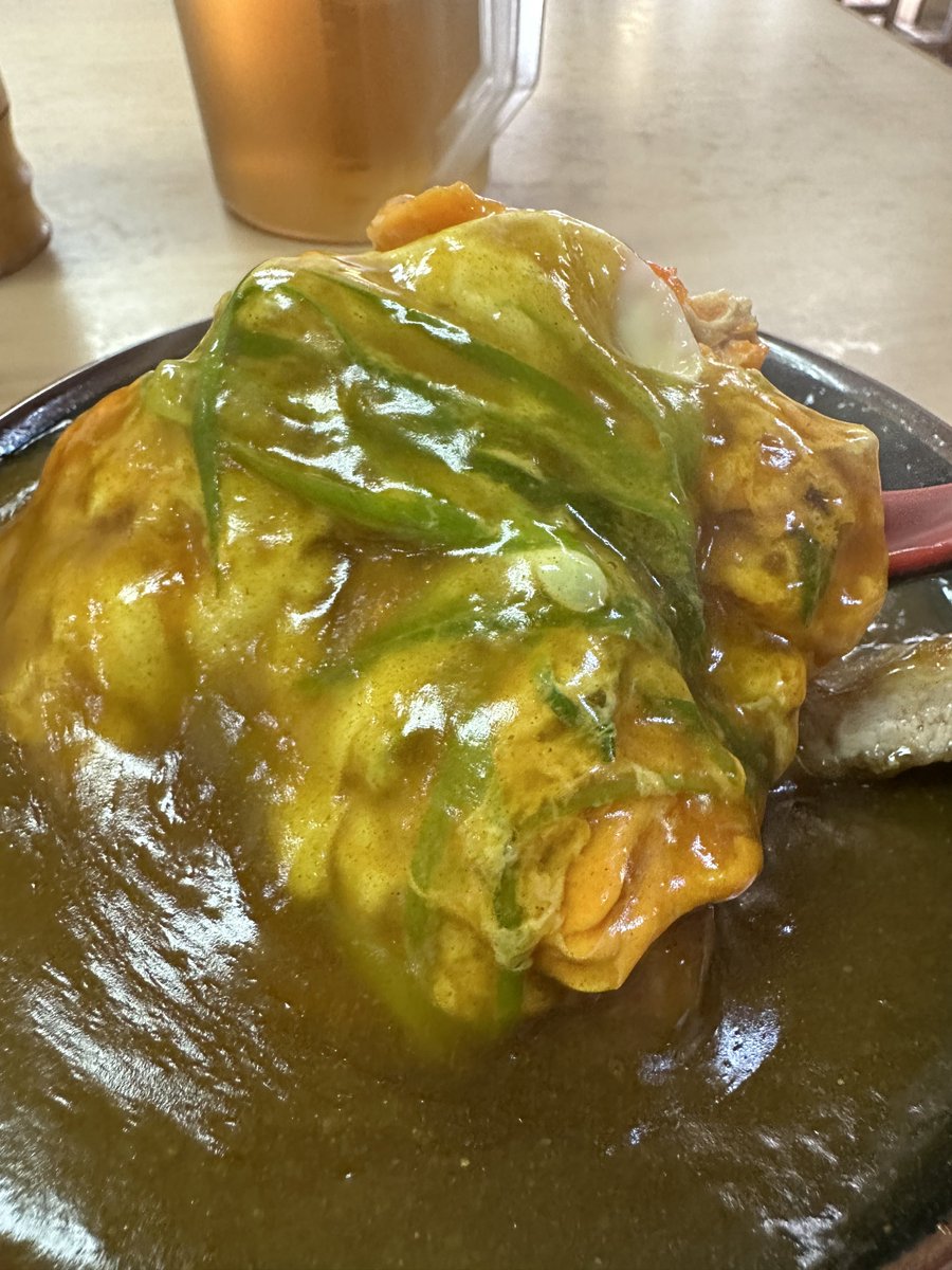 crew_value1's tweet image. 西宮北口のカツ丼が人気の【たけふく】
午前10時から営業
老若男女でいつも賑わう店内
カツカレーとじ丼を注文
揚げたてのカツを玉子で綴じてあり
トロミのある熱々のカレーがたっぷり

【住所】
兵庫県西宮市田代町1-49