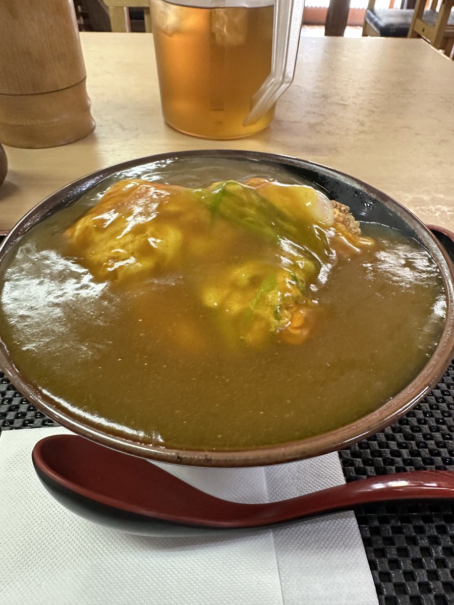 crew_value1's tweet image. 西宮北口のカツ丼が人気の【たけふく】
午前10時から営業
老若男女でいつも賑わう店内
カツカレーとじ丼を注文
揚げたてのカツを玉子で綴じてあり
トロミのある熱々のカレーがたっぷり

【住所】
兵庫県西宮市田代町1-49