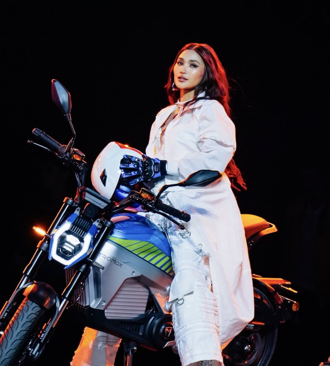 mainlyforjowaya's tweet image. &quot;kuya natanggal...&quot;                     &quot;ba&apos;t di mo                    
                                                             sinabi?&quot;