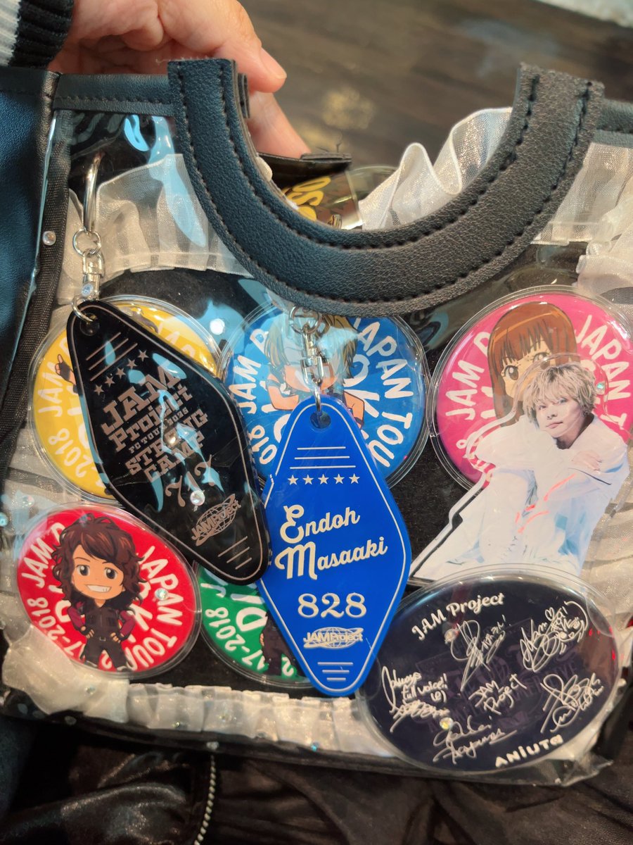 elel______'s tweet photo. ちなみに今回もこのバック&amp;ヘアを気合い入れてツイン三つ編みしてみました❤️‍🔥
まずは腹ごしらえでお店でたらふく頂きます🔥🔥 https://t.co/5egfTOrNda
