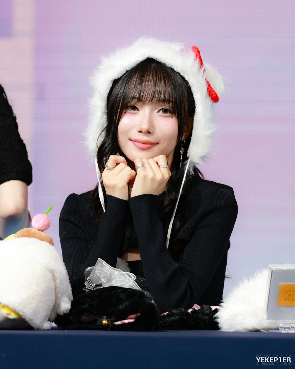 241112 Fan sign 

#kep1er #seoyoungeun #youngeun  #서영은 #ソヨンウン #케플러 #kep1ian #永恩 #영은
