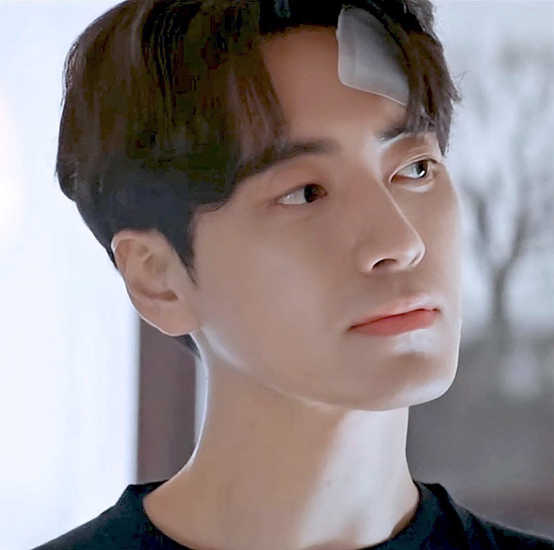 이얼굴로 감독꿈꿧단게 개웃기네