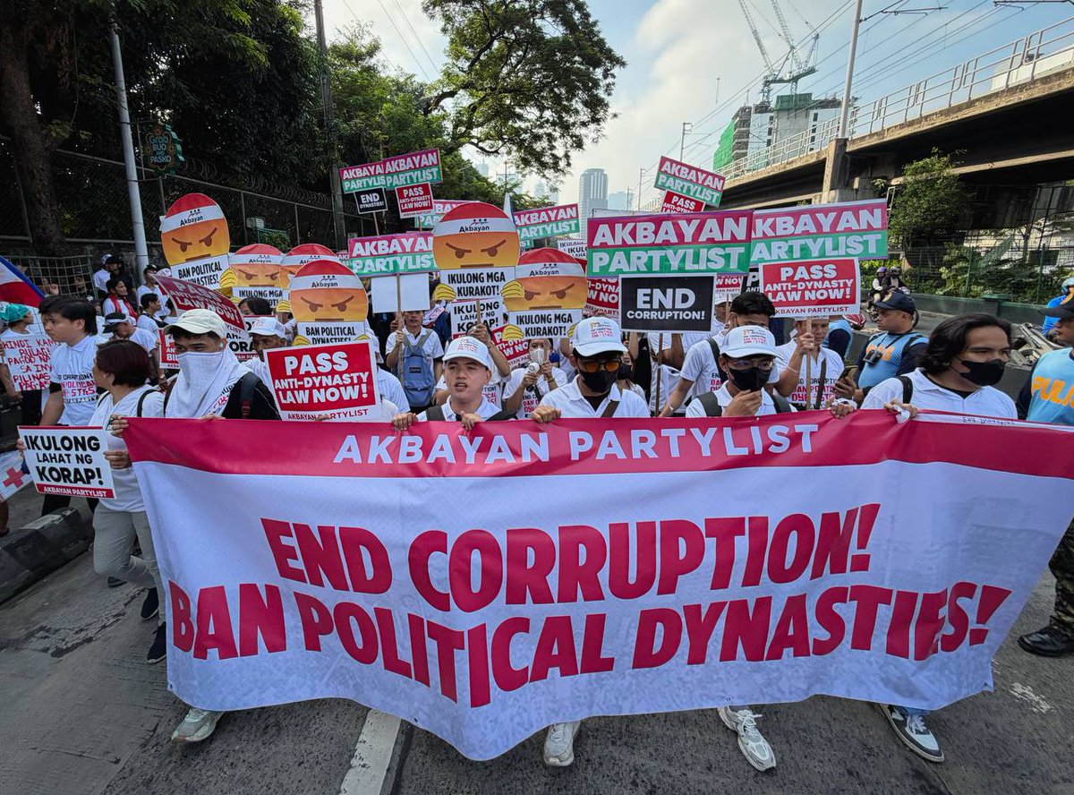 AkbayanParty's tweet image. 𝗔𝗸𝗯𝗮𝘆𝗮𝗻 𝗱𝗮𝗿𝗲𝘀 𝗠𝗮𝗿𝗰𝗼𝘀: 𝗝𝗮𝗶𝗹 𝘁𝗵𝗲 𝗯𝗶𝗴 𝗳𝗶𝘀𝗵 𝗯𝗲𝗳𝗼𝗿𝗲 𝗖𝗵𝗿𝗶𝘀𝘁𝗺𝗮𝘀 𝗼𝗿 𝗳𝗮𝗰𝗲 𝗽𝗼𝗹𝗶𝘁𝗶𝗰𝗮𝗹 𝗱𝗼𝗼𝗺 𝗯𝗲𝗳𝗼𝗿𝗲 𝟮𝟬𝟮𝟴

Akbayan Party, joining today’s Second Trillion Peso March in EDSA, dared President Bongbong Marcos Jr. to act…
