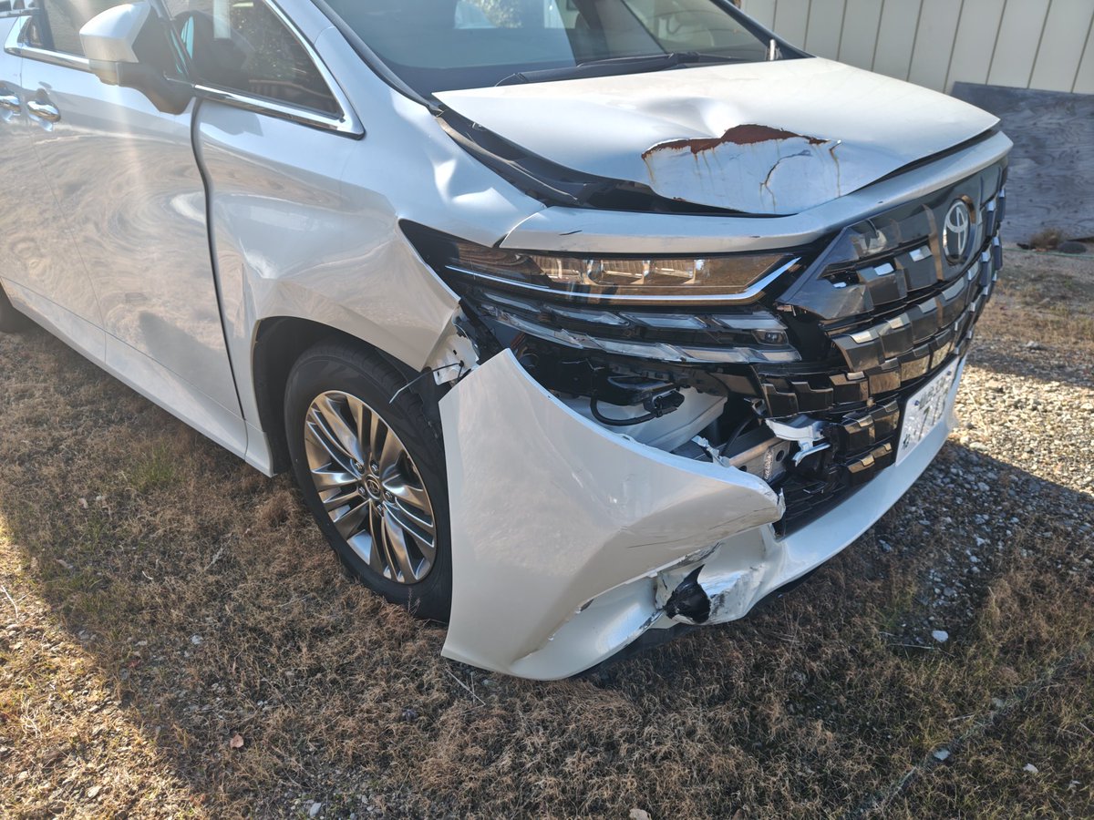 先日、弟夫婦に車を貸したらこうなって帰ってきた……
まあ、残クレで買った訳じゃないのでそこまで最悪では無いか…
泣いて謝ってきたけどアナゴは言ったよ。
「お前達みんな怪我無かっただけ良かった。車は修理すりゃいいんだ」って

ああ、お兄ちゃん最高にカッケェ！ってなってるに違いない(泣)