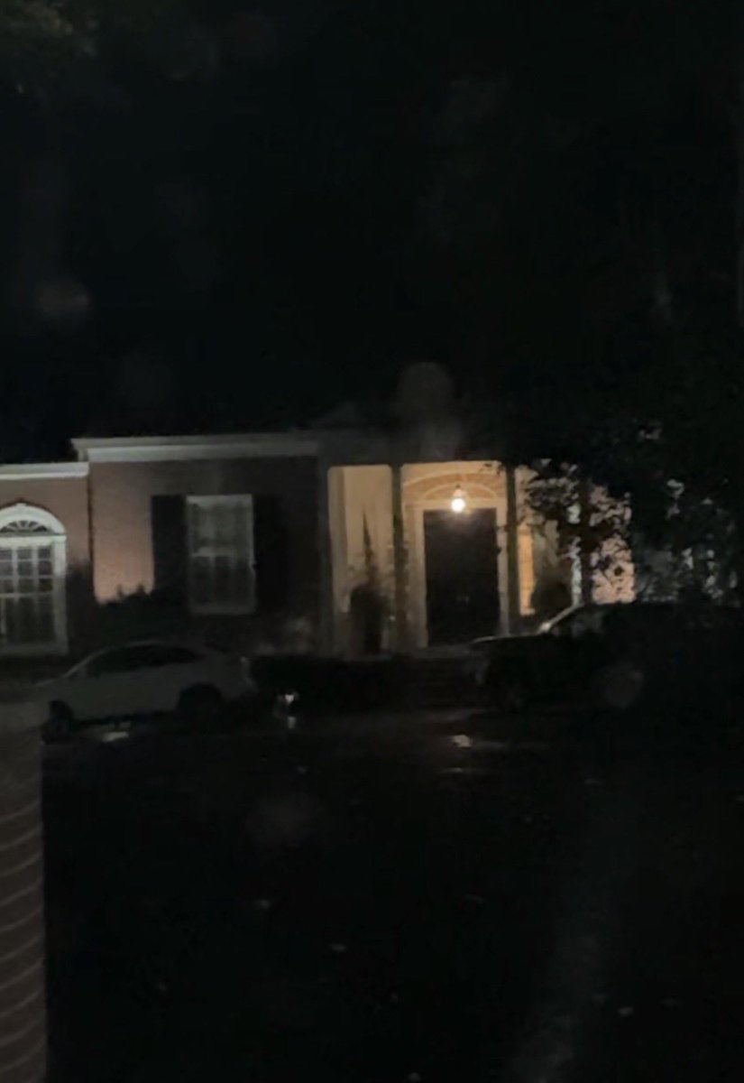 Superbasedted's tweet image. 🚨BREAKING: 

Kiffin is waiting for iron bowl final before announcement, decision already made. 

Sources near the chancellors home CONFIRM they saw Lane &amp;amp; Keith Eiffel Towering  Keith’s wife!! 

Kiffin will remain a rebel for $90m &amp;amp; a significant boost in NIL capabilities. 

WOW