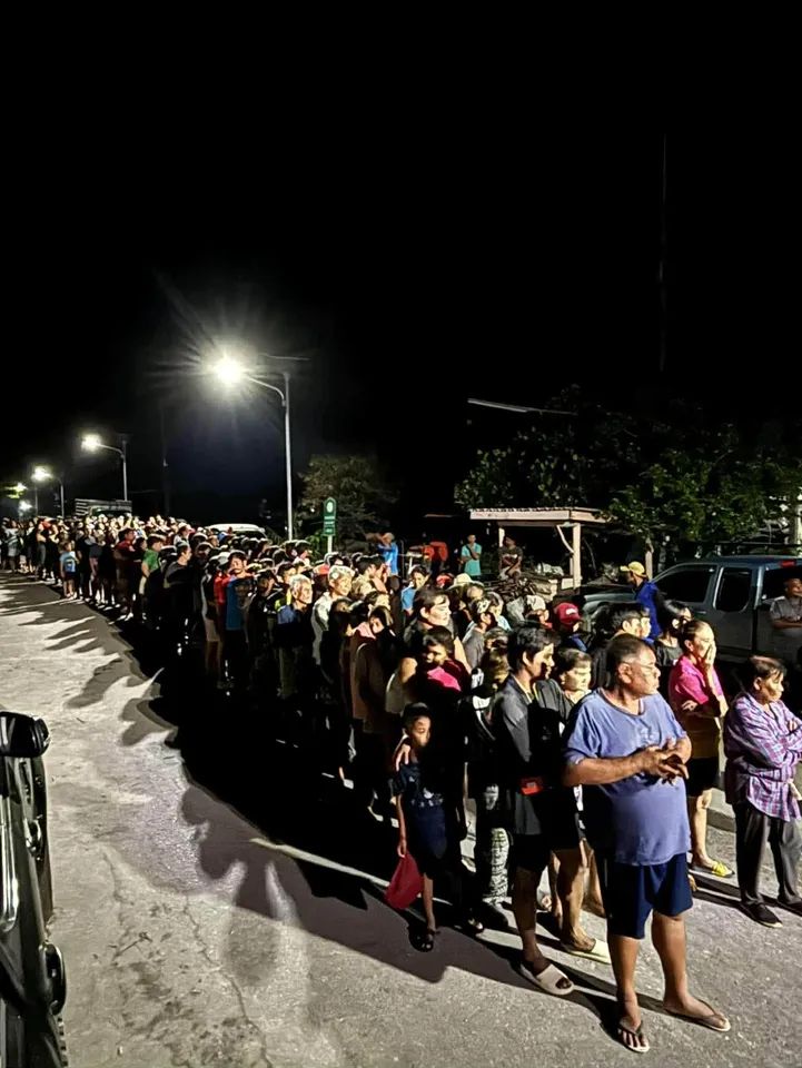 sirotek's tweet image. ชาวบ้านอำเภอ​กระแสสินธุ์​ ต้องการถุงยังชีพ​จำนวนมากครับ ภาพล่าสุดครับ ช่วยแชร์หน่อยคร้บ เค้าเดือดร้อนเพราะรับน้ำจากหาดใหญ่ไม่พอ ตอนนี้เจอน้ำหนุนขังเป็นเวลายาวนาน โดยได้รับการช่วยเหลือไม่เพียงพอ อยากได้ถุงยังชีพไม่จำกัดครับ
#น้ำท่วม #น้ำท่วมหาดใหญ่ #กระแสสินธุ์​ #น้ำท่วมสงขลา…