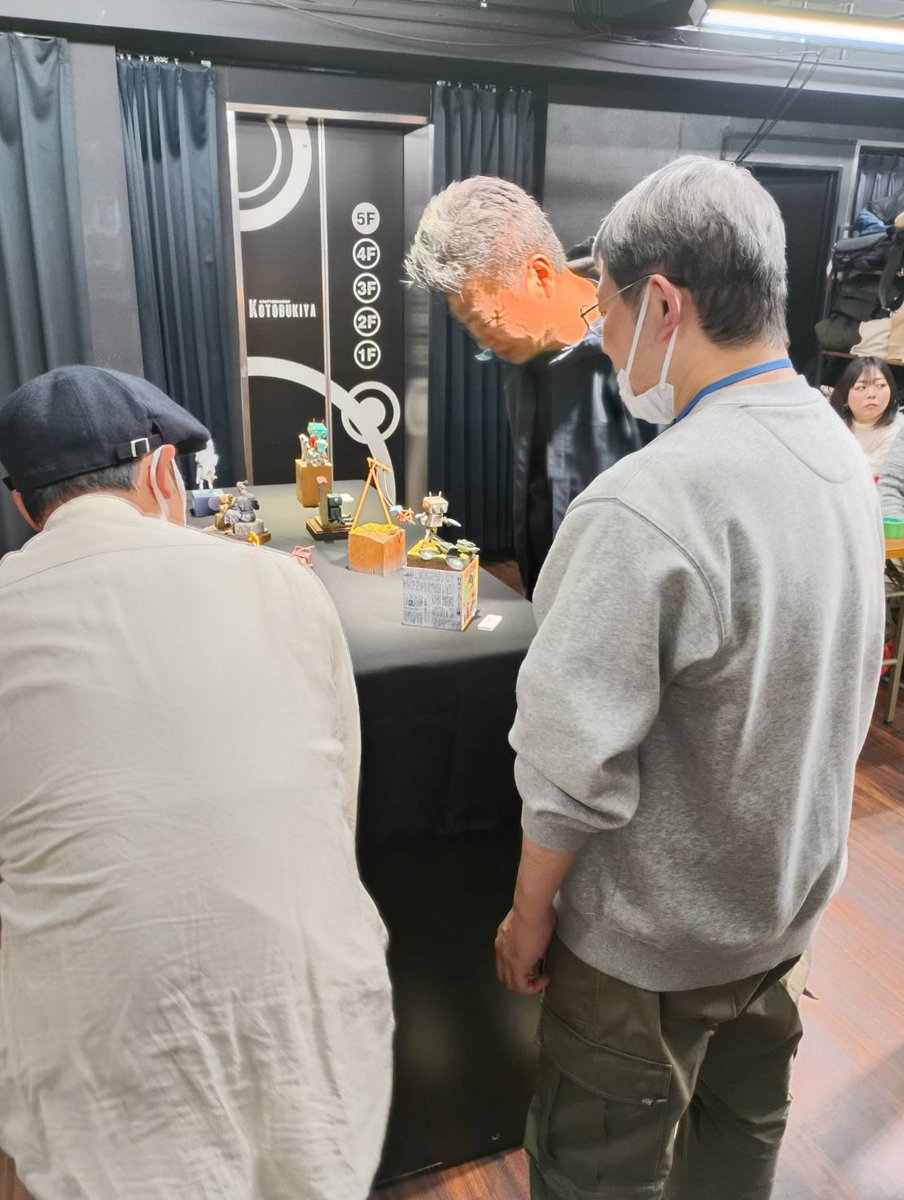 n_blood7's tweet image. #WCC模型倶楽部 

昨日は荒川さん主催のWCCを見に
久しぶりにアキバにお出かけ
懐かしい面々に会えて楽しかった
やっぱ模型は「人」だねぇ
作品は多くの人が貼ってるので
雰囲気だけ行けない遠方の皆さんに
おすそ分け✨👍