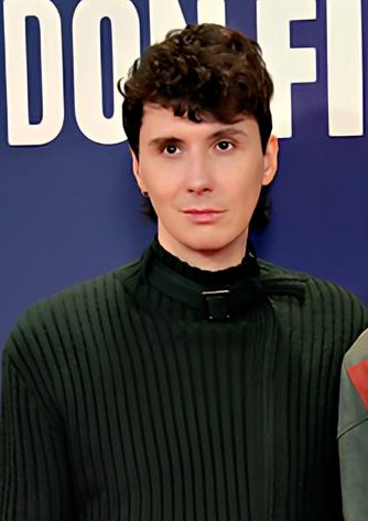 mothmanbussy's tweet image. 🚨 YouTuber Daniel Howell donates $1,000,000 to the LGBTQ+ community

&quot;My boyfriend suffers from this&quot; he stated.