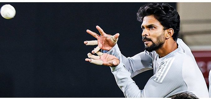 जय हनुमान ज्ञान गुन सागर।

जय कपीस तिहुं लोक उजागर।।

राम दूत अतुलित बल धामा।

अंजनि-पुत्र पवनसुत नामा।।

महाबीर बिक्रम बजरंगी।
🙏🏻🛐🧧🍀