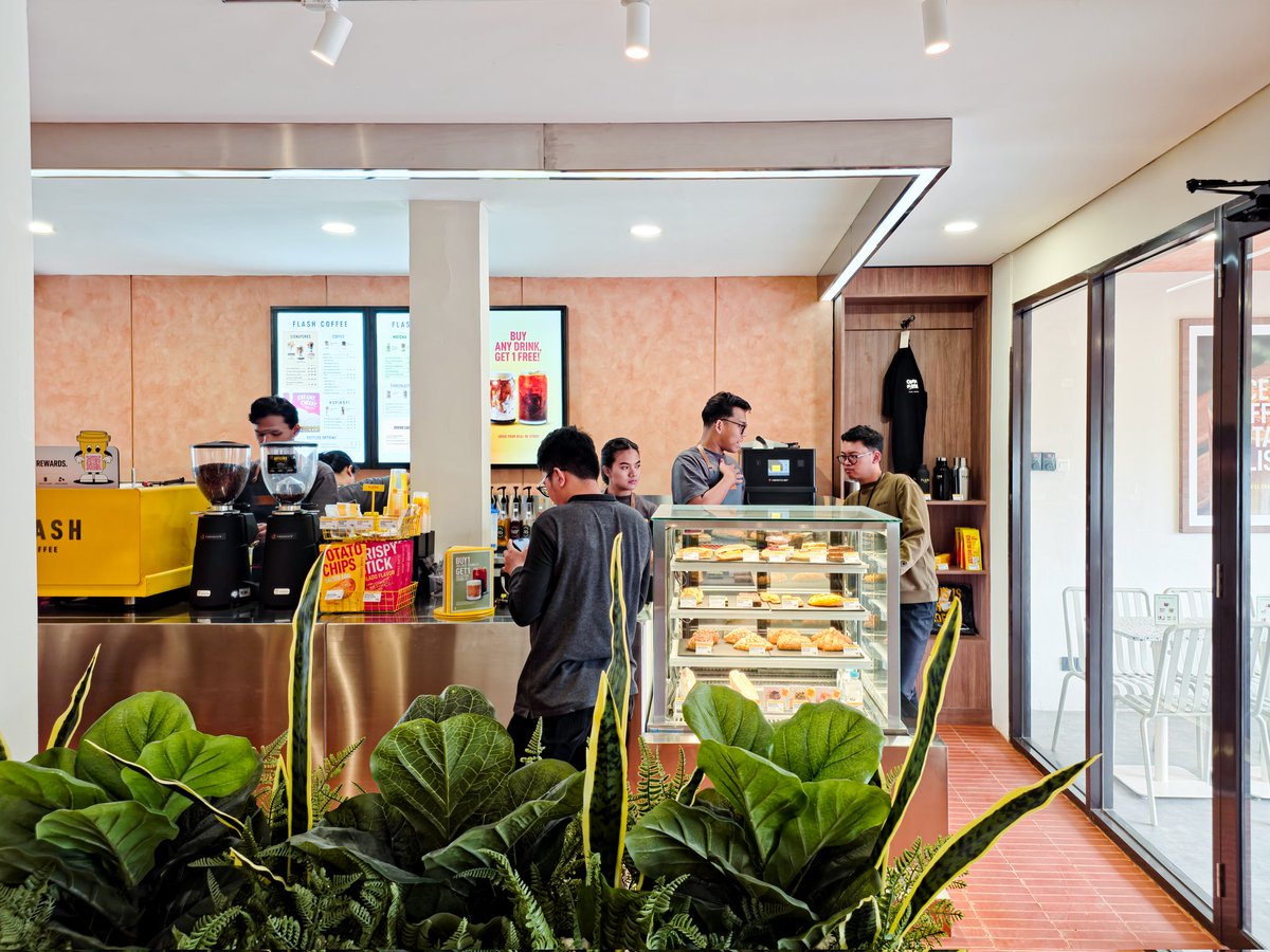 Guys, yang warga Tangerang Kota boleh banget loh mampir ke toko baru Flash Coffee di Pasar Lama!!! Yuk dateng, lagi ada promo opening B1G1