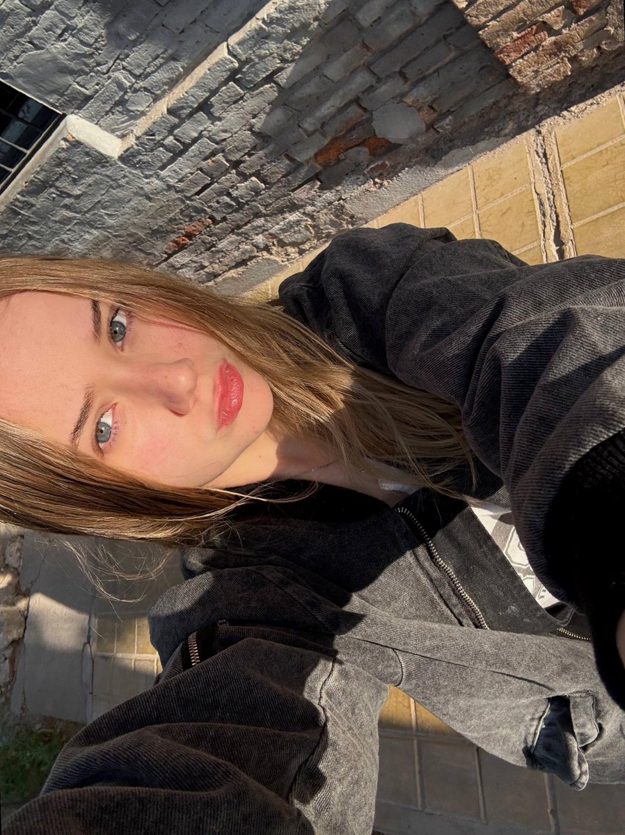 Bottomqo_R's tweet image. my plants are thriving more than my dating life and i’m jealous