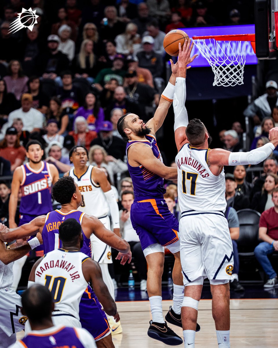 Game-high 19 points in the first half for Dillon 🔥 