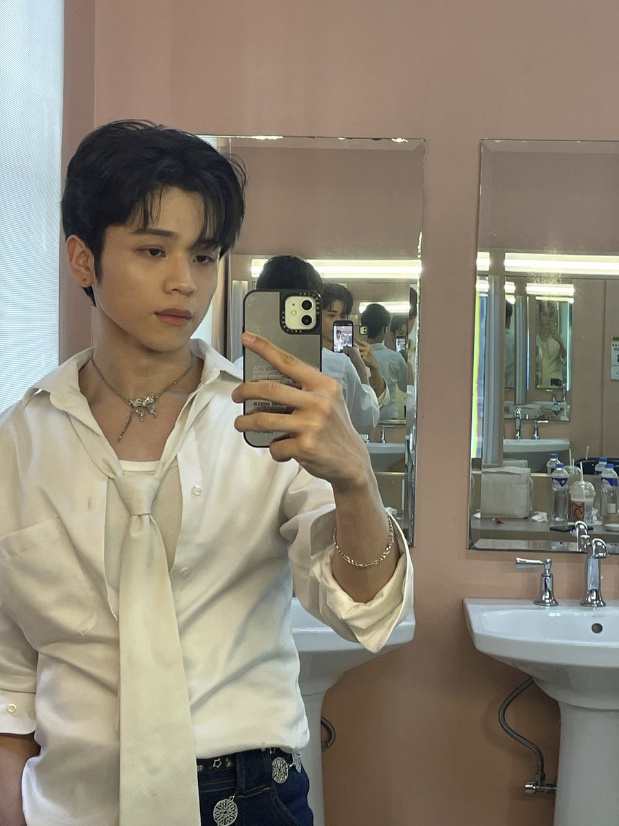 HORI7ON_twt's tweet image. [🐲] anchor mirror vibe checkkkkk

#HORI7ON #호라이즌 #VINCI #빈치