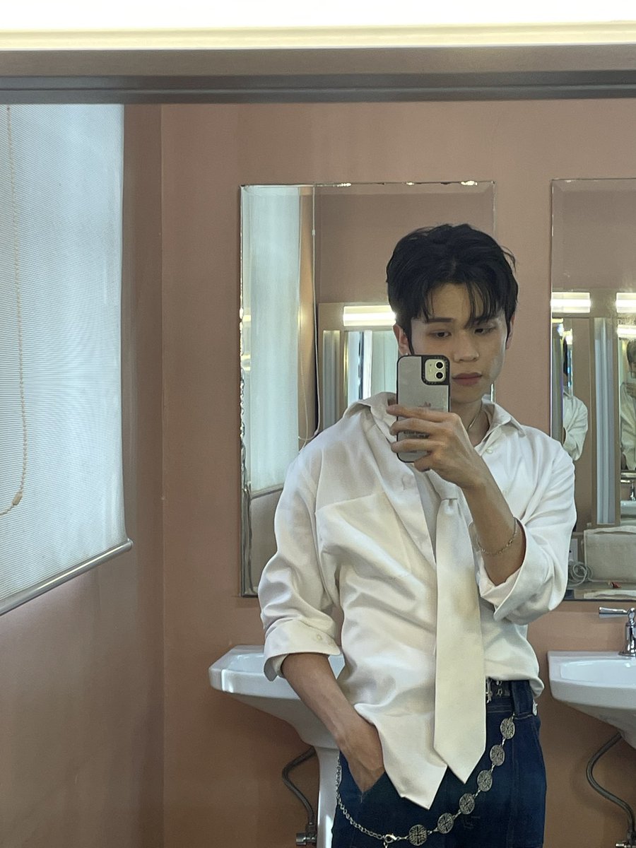 HORI7ON_twt's tweet image. [🐲] anchor mirror vibe checkkkkk

#HORI7ON #호라이즌 #VINCI #빈치