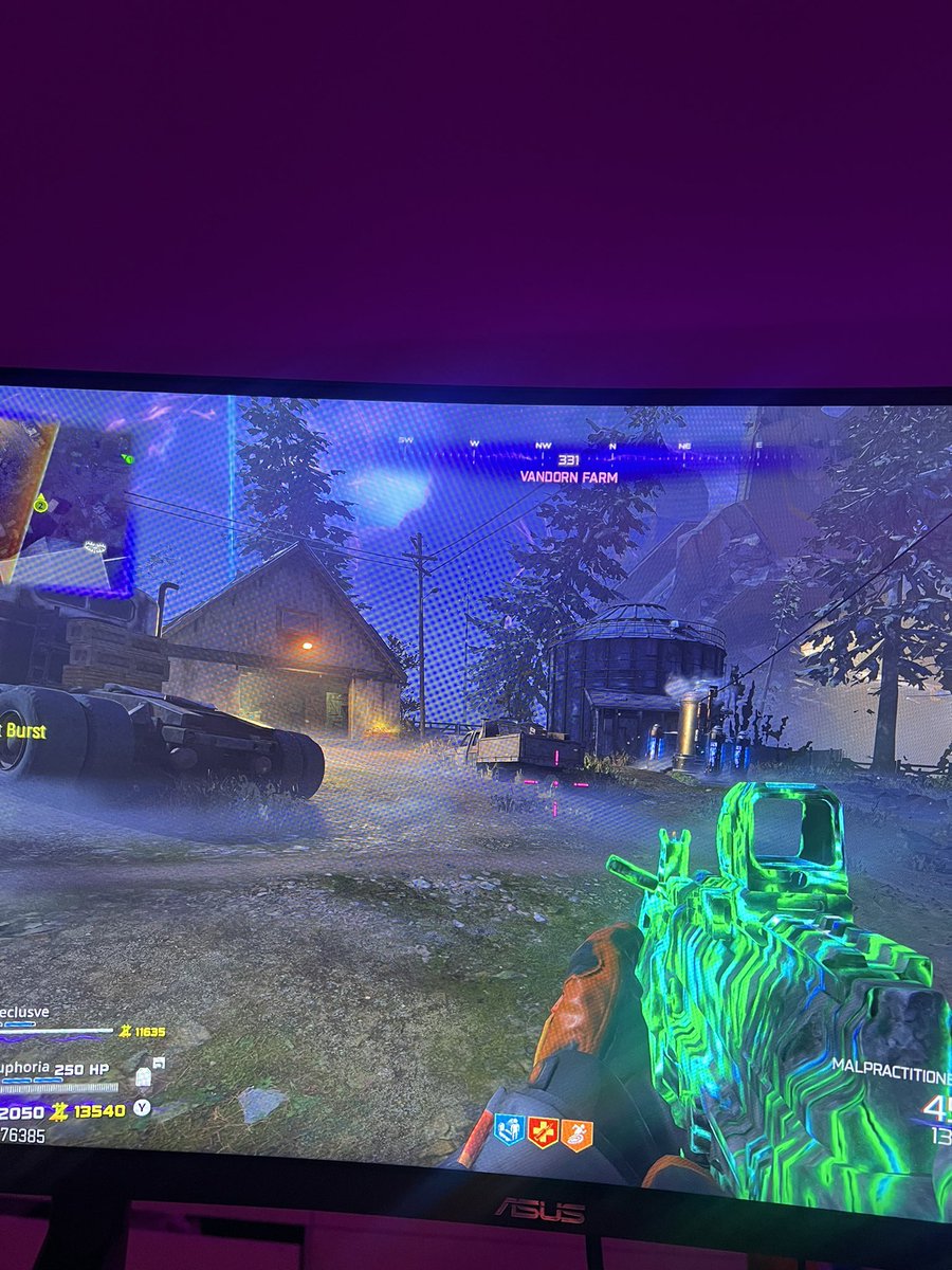 Zombies, come watch :3