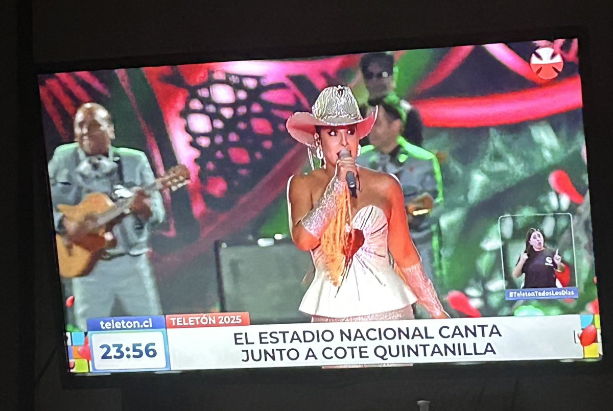 kariwisss's tweet photo. A tus pies mi Quintanilla 🥹🙌🏻 
Eres una grande lo mejor de lo
Mejor de Chileeeee 💕

 #Teleton2025 #MariaJoséQuintanilla #laquintallina https://t.co/E6LjCHe3Fo